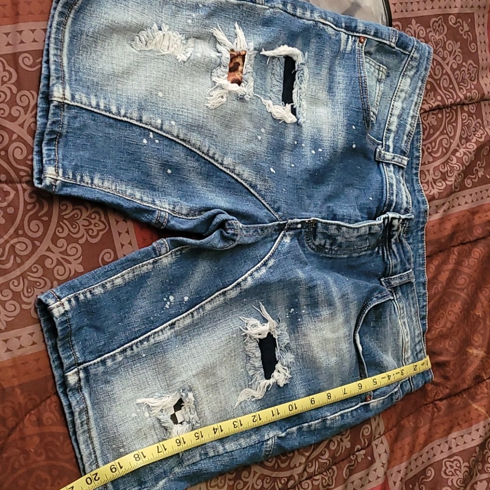 Distressed men shorts